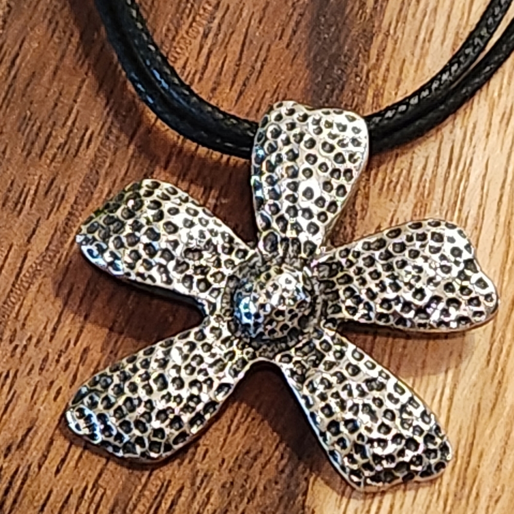 Silpada Sterling Silver Daisy Pendant on Leather Necklace